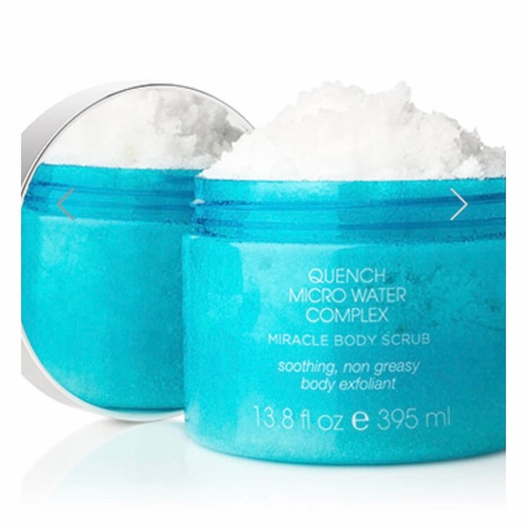 Quench Micro Water Complex Body Scrub - Picture 2 of 4